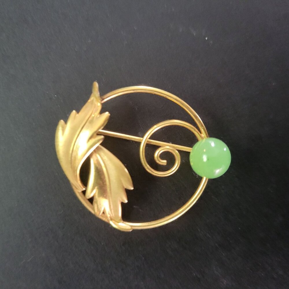 Vintage 1/20 Gold Brooch With Green Jade Stone Leaf Design
